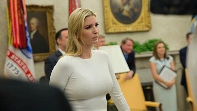 ivanka nip slip|Ivanka Trump suffers awkward wardrobe malfunction。